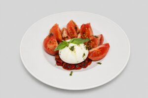 Белени домати с Бурата и печена чушка